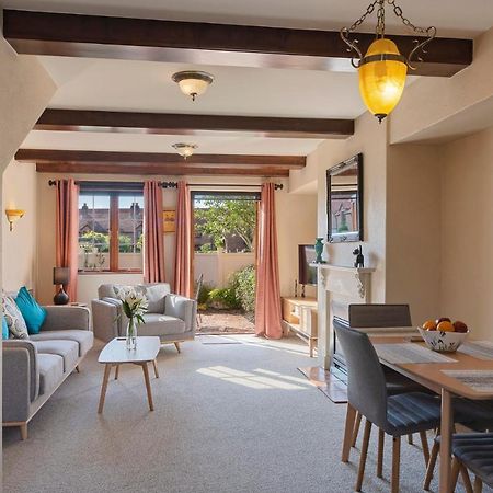 The Village Green Apartment Нельсон Экстерьер фото