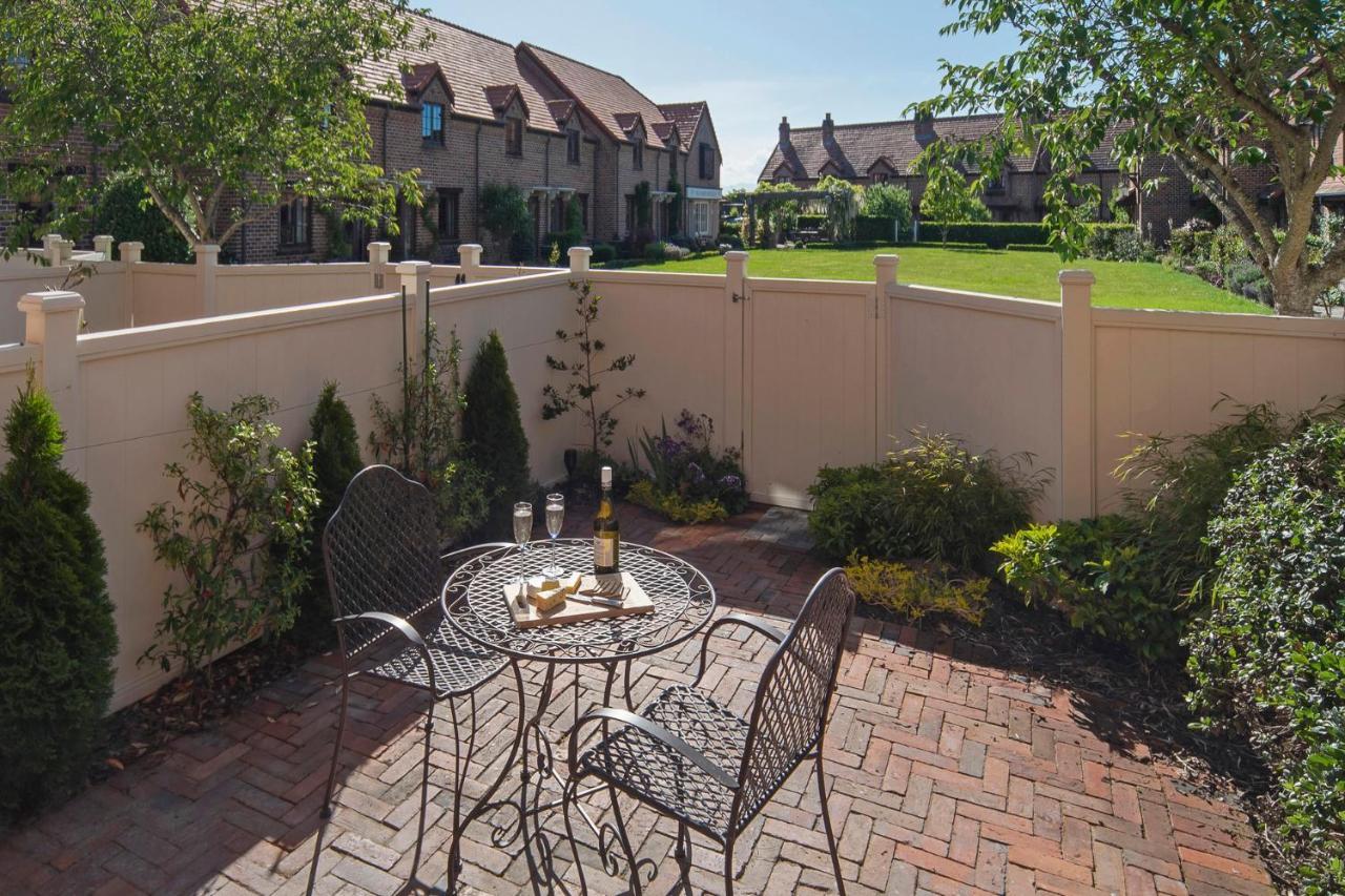 The Village Green Apartment Нельсон Экстерьер фото