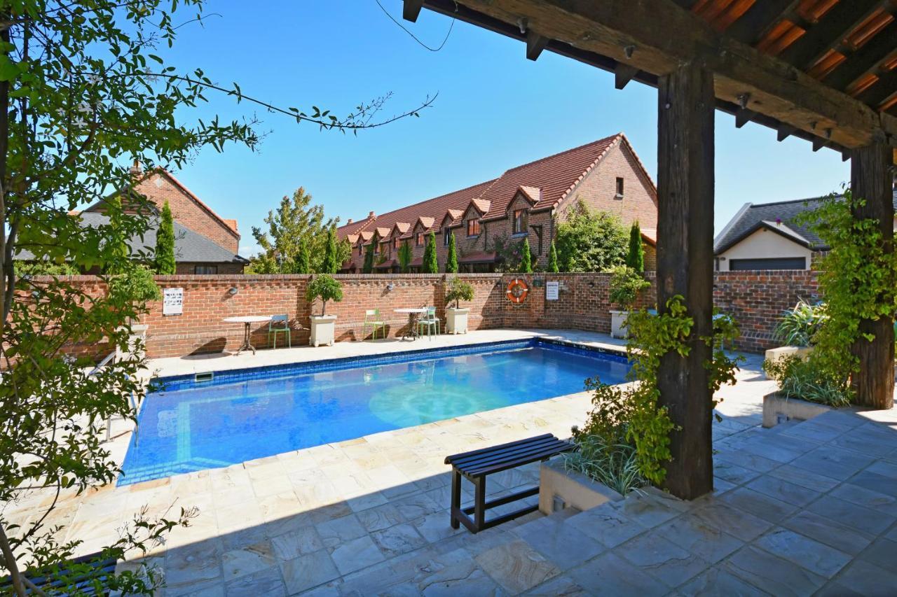 The Village Green Apartment Нельсон Экстерьер фото